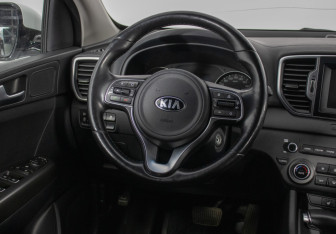 Подержанный автомобиль Kia Sportage 2018 года (15 фото)