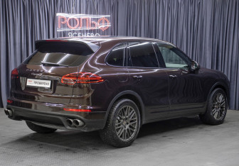 Подержанный автомобиль Porsche Cayenne 2016 года (5 фото)