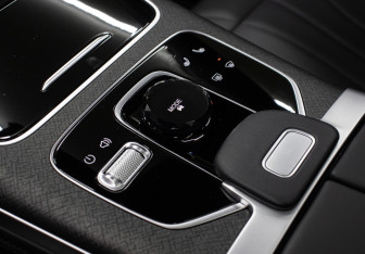 Подержанный автомобиль Jaecoo J8 2024 года (18 фото)