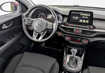 Подержанный автомобиль Kia Cerato Sedan 2019 года (29 фото)