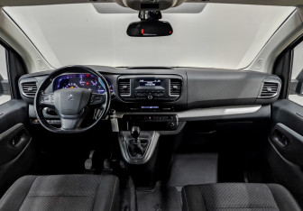 Подержанный автомобиль Peugeot Traveller 2022 года (15 фото)