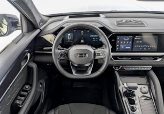 Подержанный автомобиль Geely Monjaro 2024 года (22 фото)