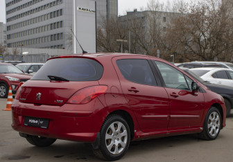 Подержанный автомобиль Peugeot 308 Hatchback 2009 года (5 фото)
