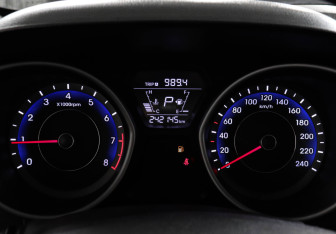 Подержанный автомобиль Hyundai Elantra Sedan 2015 года (11 фото)