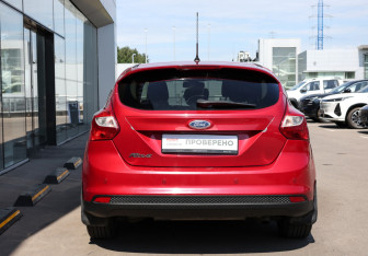 Подержанный автомобиль Ford Focus Hatchback 2012 года (6 фото)