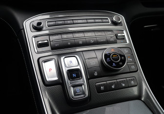 Подержанный автомобиль Hyundai Santa Fe 2022 года (17 фото)