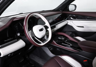 Подержанный автомобиль Geely Monjaro 2024 года (15 фото)