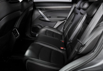 Подержанный автомобиль Geely Atlas Pro 2022 года (10 фото)