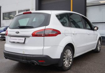 Подержанный автомобиль Ford S-MAX 2012 года (5 фото)