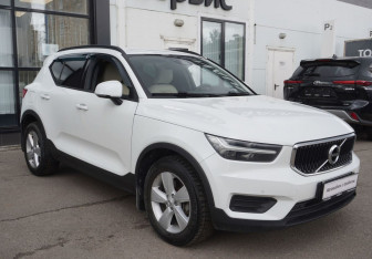 Подержанный автомобиль Volvo XC40 2019 года (3 фото)
