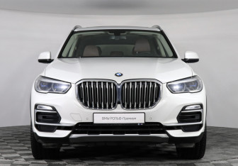 Подержанный автомобиль BMW X5 2019 года (3 фото)