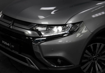 Подержанный автомобиль Mitsubishi Outlander 2019 года (5 фото)