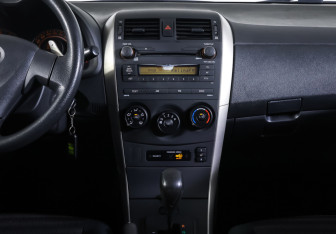 Подержанный автомобиль Toyota Corolla Sedan 2007 года (13 фото)