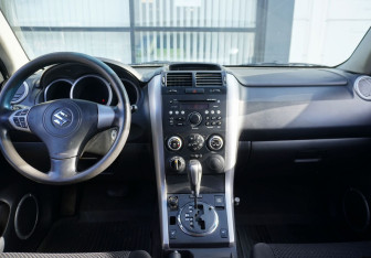 Подержанный автомобиль Suzuki Grand Vitara 2007 года (12 фото)
