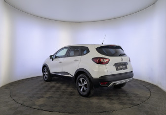 Подержанный автомобиль Renault Kaptur 2017 года (7 фото)