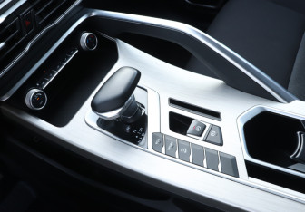 Подержанный автомобиль Geely Coolray 2023 года (15 фото)