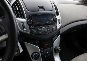 Подержанный автомобиль Chevrolet Cruze Sedan 2013 года (17 фото)