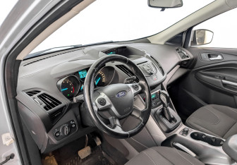 Подержанный автомобиль Ford Kuga 2016 года (16 фото)