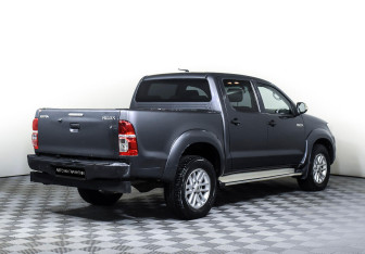 Подержанный автомобиль Toyota Hilux 2012 года (5 фото)