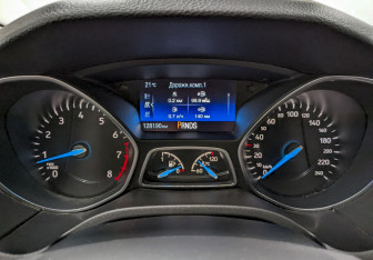 Подержанный автомобиль Ford Focus Hatchback 2019 года (25 фото)