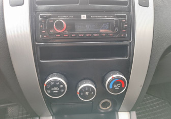 Подержанный автомобиль Hyundai Tucson 2008 года (14 фото)