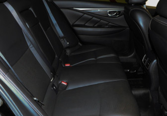 Подержанный автомобиль Infiniti Q50 2017 года (22 фото)