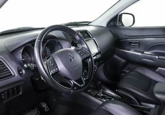 Подержанный автомобиль Mitsubishi ASX 2019 года (11 фото)
