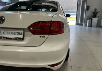 Подержанный автомобиль Volkswagen Jetta Sedan 2012 года (8 фото)
