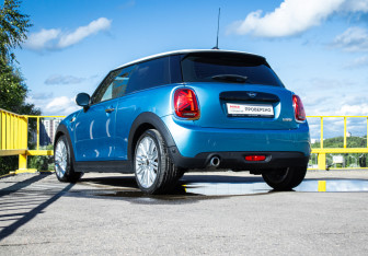 Подержанный автомобиль MINI Hatch 2018 года (6 фото)