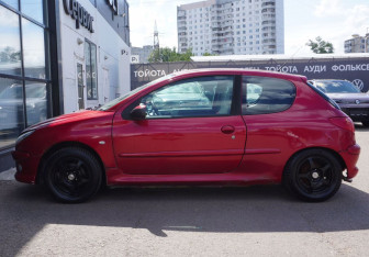 Подержанный автомобиль Peugeot 206 Hatchback 2006 года (8 фото)