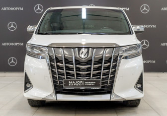 Подержанный автомобиль Toyota Alphard 2019 года (2 фото)
