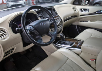 Подержанный автомобиль Infiniti QX60 2017 года (17 фото)