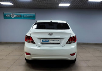 Подержанный автомобиль Hyundai Solaris Sedan 2012 года (6 фото)