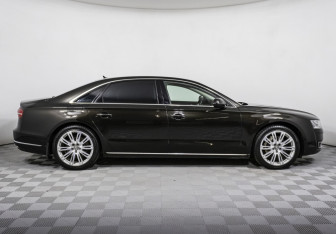 Подержанный автомобиль Audi A8 2014 года (4 фото)