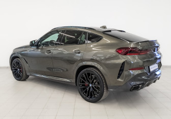 Подержанный автомобиль BMW X6 2022 года (7 фото)