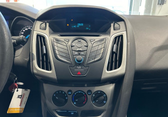 Подержанный автомобиль Ford Focus Hatchback 2014 года (16 фото)