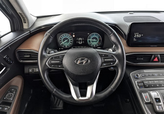 Подержанный автомобиль Hyundai Santa Fe 2022 года (22 фото)