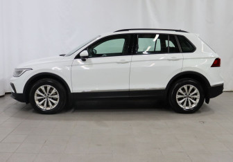 Подержанный автомобиль Volkswagen Tiguan 2021 года (8 фото)