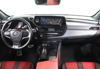 Подержанный автомобиль Lexus ES 2022 года (12 фото)