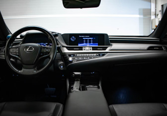 Подержанный автомобиль Lexus ES 2020 года (8 фото)