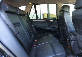 Подержанный автомобиль BMW X5 2007 года (21 фото)