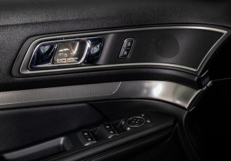 Подержанный автомобиль Ford Explorer 2018 года (17 фото)