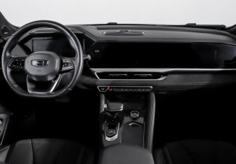 Подержанный автомобиль Geely Monjaro 2024 года (12 фото)