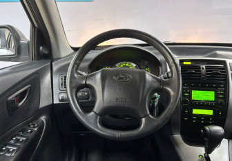 Подержанный автомобиль Hyundai Tucson 2008 года (23 фото)