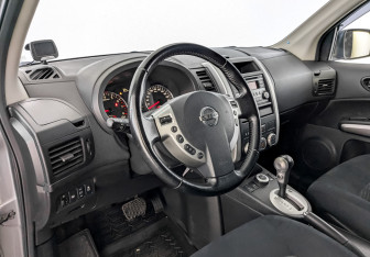 Подержанный автомобиль Nissan X-Trail 2014 года (16 фото)