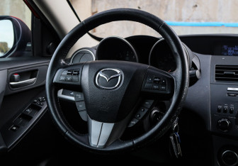 Подержанный автомобиль Mazda 3 Hatchback 2010 года (11 фото)