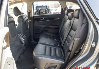 Подержанный автомобиль Kia Sorento 2018 года (8 фото)