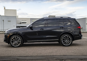 Подержанный автомобиль BMW X7 2022 года (11 фото)