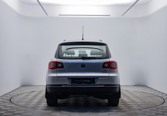 Подержанный автомобиль Volkswagen Tiguan 2011 года (6 фото)