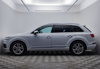 Подержанный автомобиль Audi Q7 2015 года (2 фото)